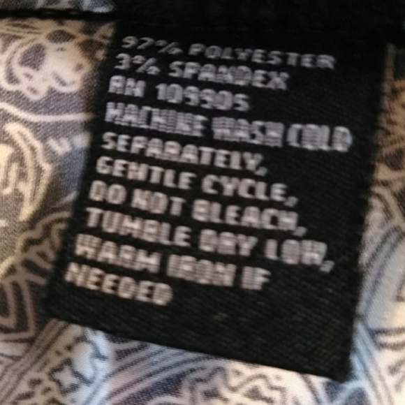 Essentials By Milano satin blouse. Size S - Picture 5 of 5